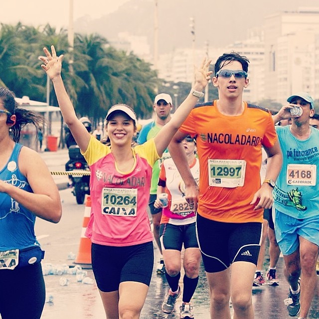 Casal na Meia Maratona Caixa Cidade do Rio de Janeiro