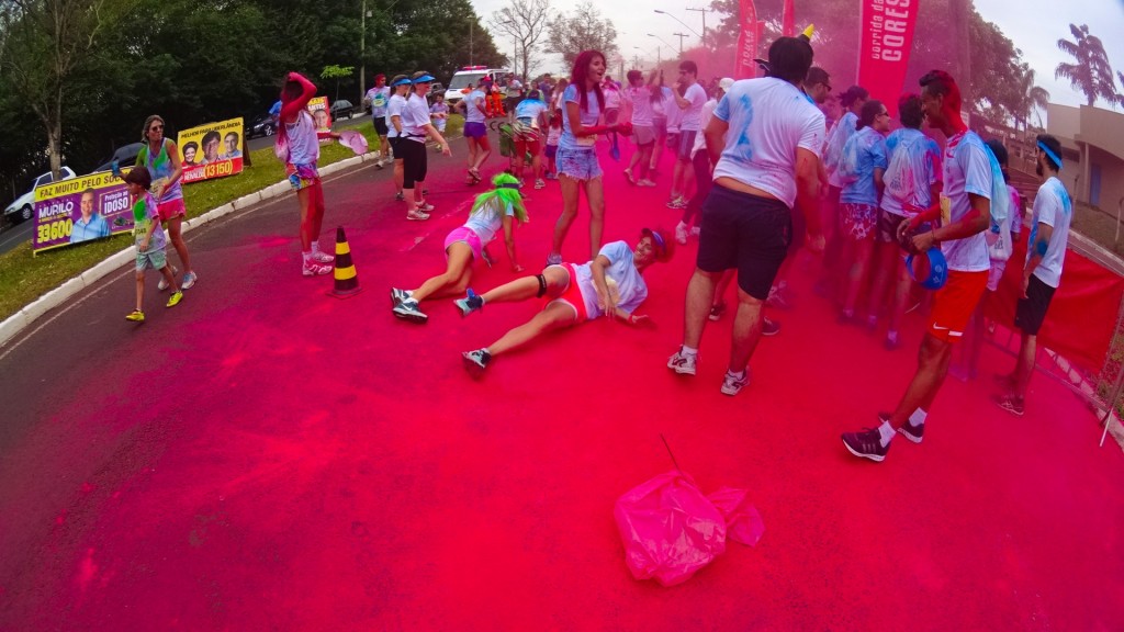 Tem gente que rola no chão... Rsrs
